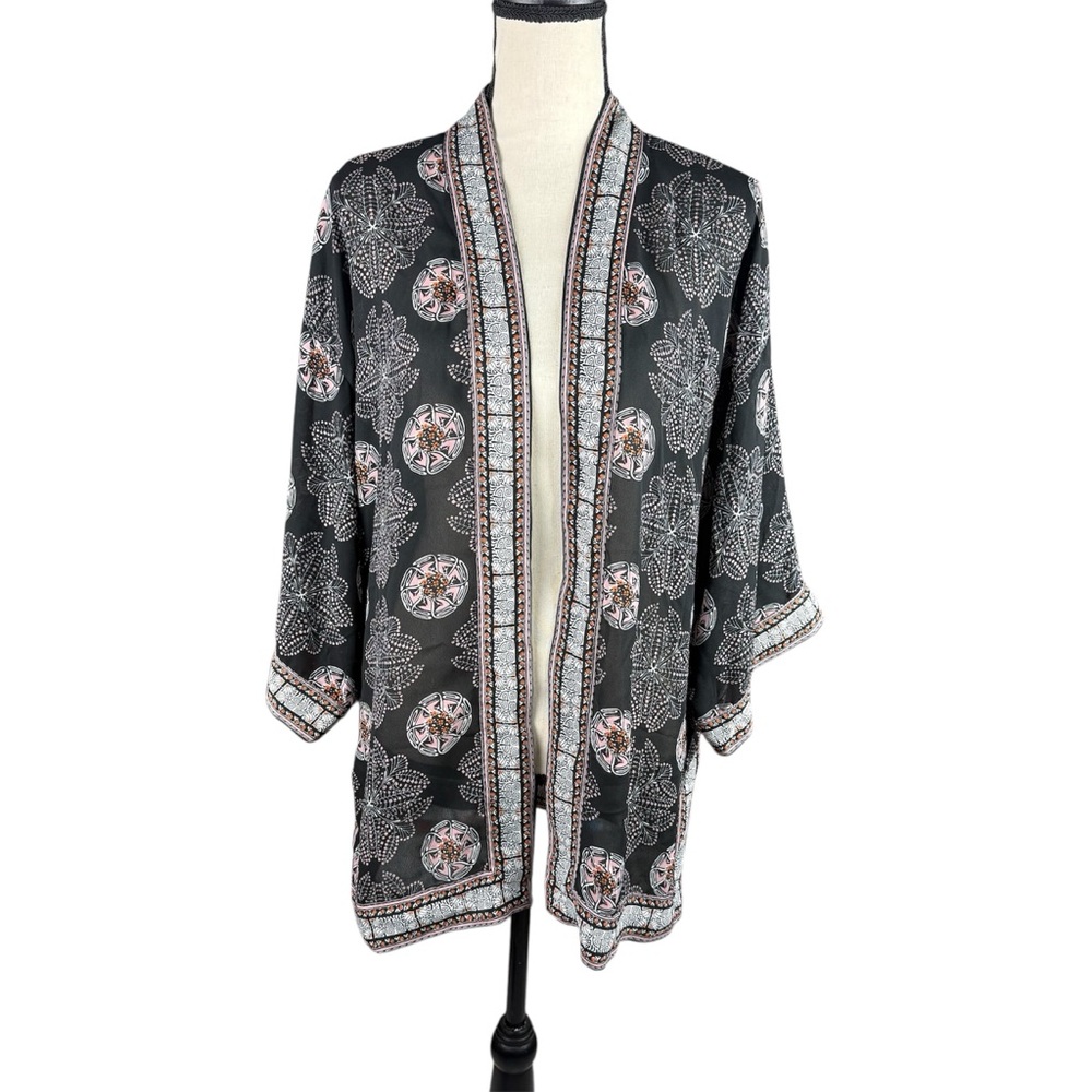 Max Studio Black and White Floral Robe
